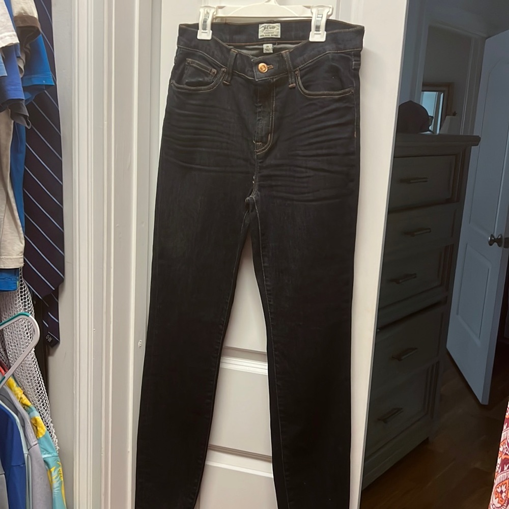 J Crew women’s dark wash skinny high rise jeans.  Size 28.